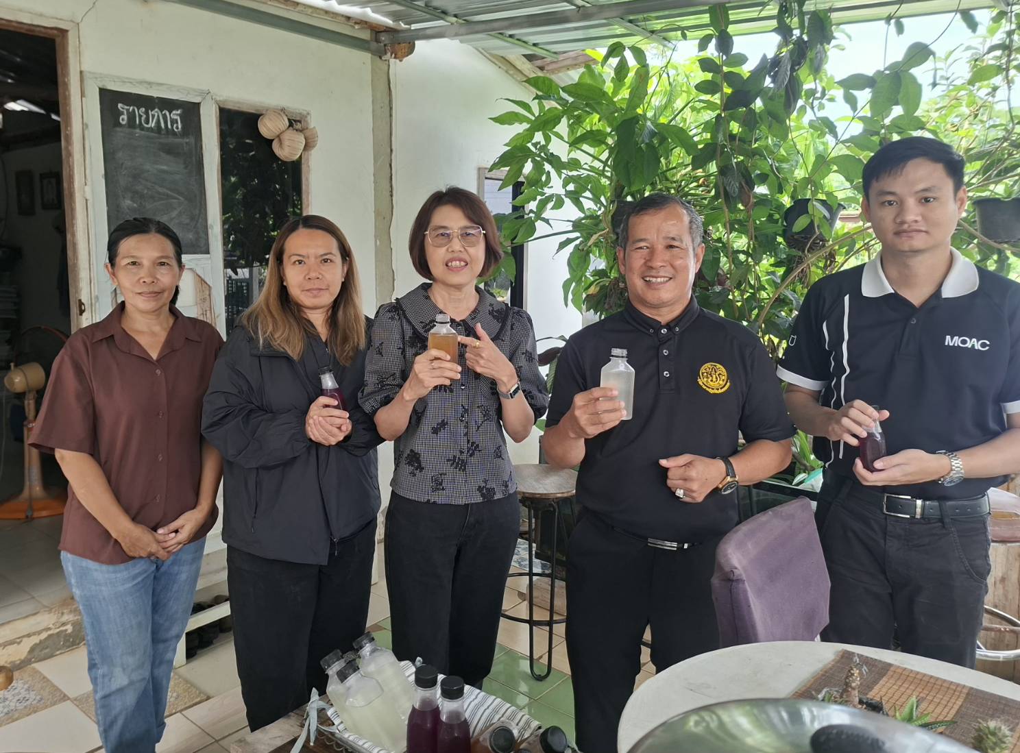 title - ผู้ตรวจราชการ ส.ป.ก. ลงพื้นที่ตรวจเยี่ยมเกษตรกรกลุ่มวิสาหกิจชุมชนพืชผักอินทรีย์และผลิตภัณฑ์แปรรูปทุ่งขนานในนิคมเศรษฐกิจพอเพียง ในเขตปฏิรูปที่ดินจังหวัดจันทบุรี